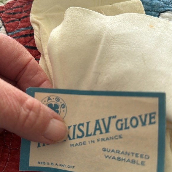 A VINTAGE FIND! Women’s kidskin gloves - Picture 4 of 6
